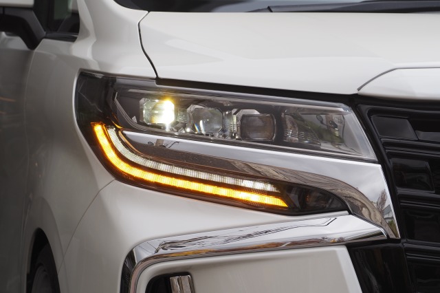 トヨタ:アルファード