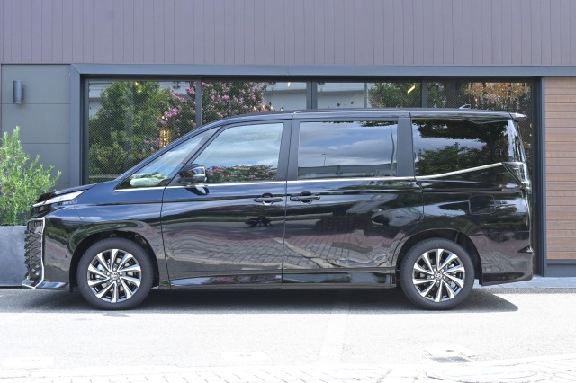 トヨタ:ヴォクシー