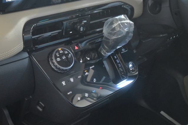 ミツビシ:デリカミニ