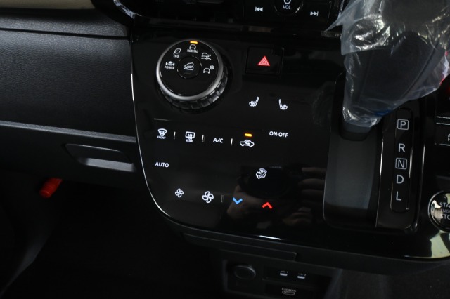 ミツビシ:デリカミニ