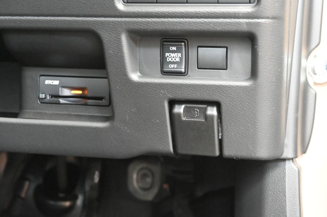 ミツビシ:デリカミニ