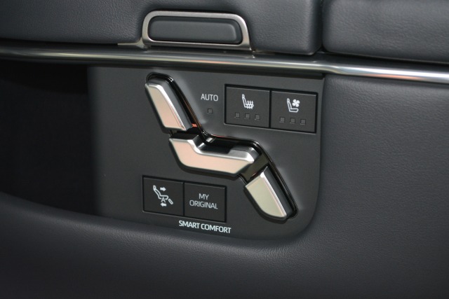 トヨタ:ヴェルファイア