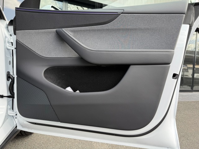 ベンツ:モデルY