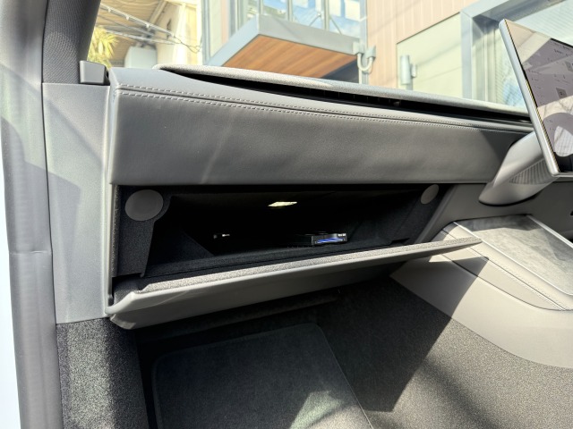 ベンツ:モデルY