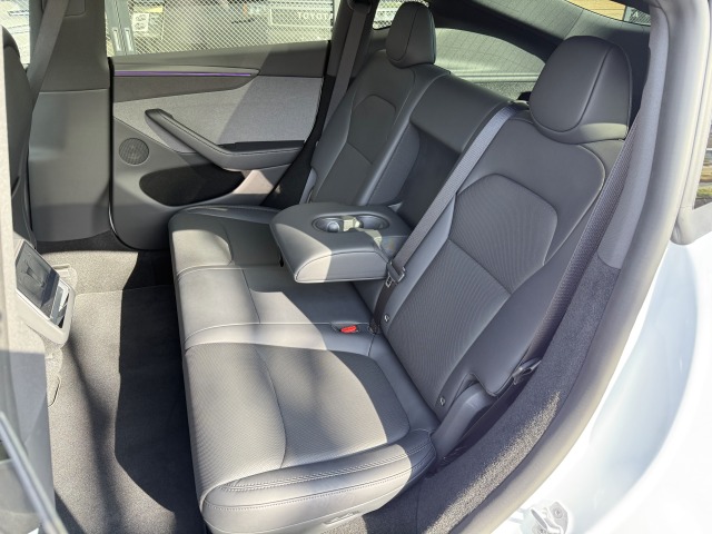 ベンツ:モデルY