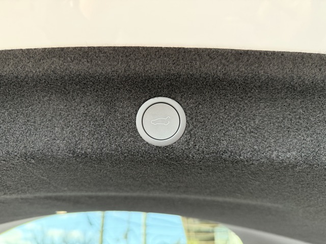 ベンツ:モデルY