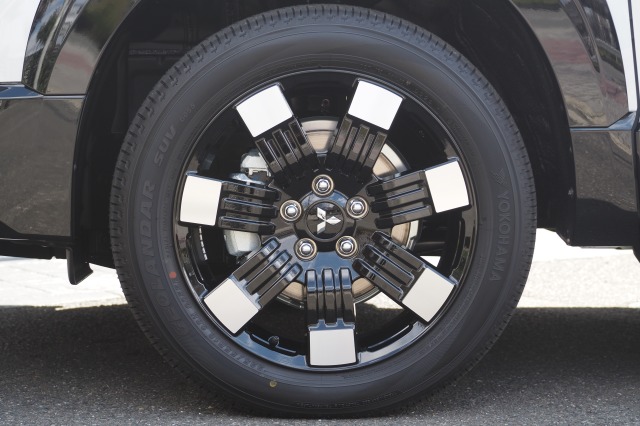 ミツビシ:デリカ D:5