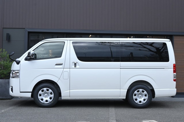 トヨタ:ハイエースバン(標準ボディ)