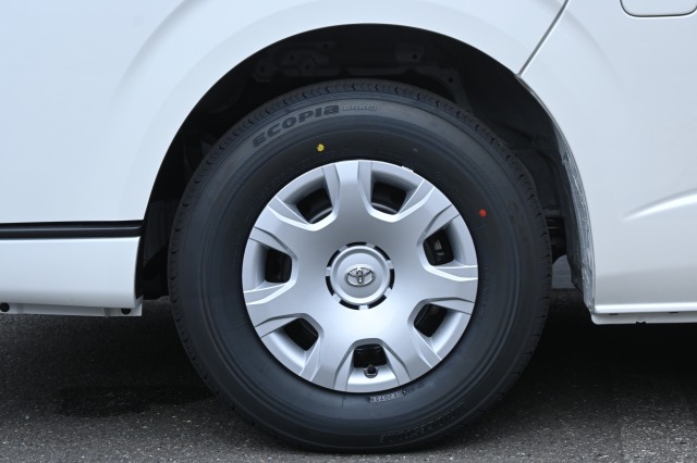 トヨタ:ハイエースバン(標準ボディ)