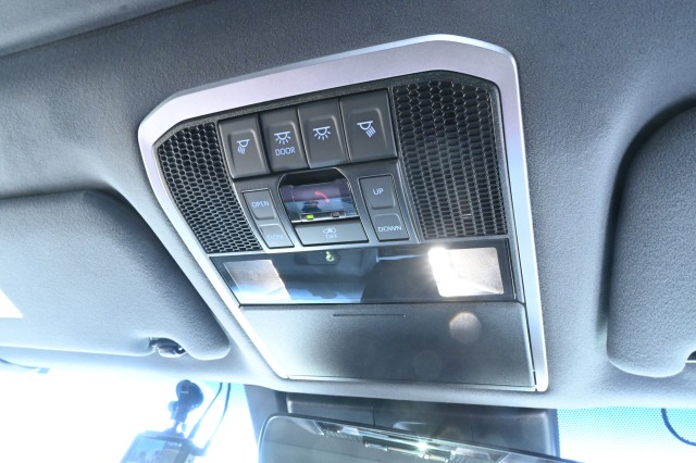 トヨタ:ランドクルーザー200/300