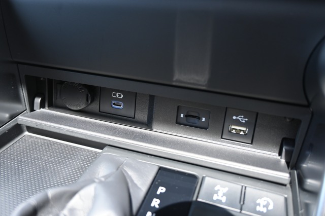 トヨタ:ランドクルーザー200/300