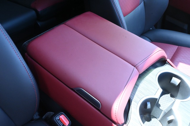 トヨタ:ランドクルーザー200/300