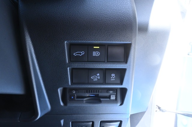 トヨタ:ランドクルーザー200/300