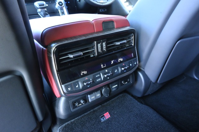 トヨタ:ランドクルーザー200/300