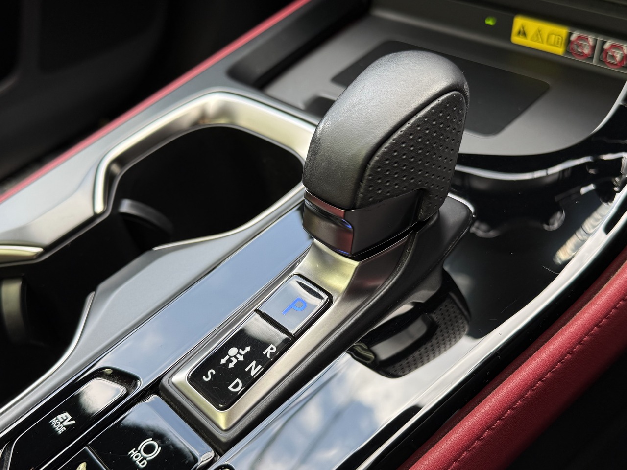 レクサス:NX/ハイブリッド