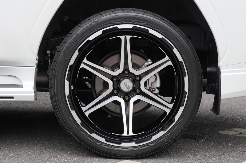 トヨタ:ランドクルーザー200/300