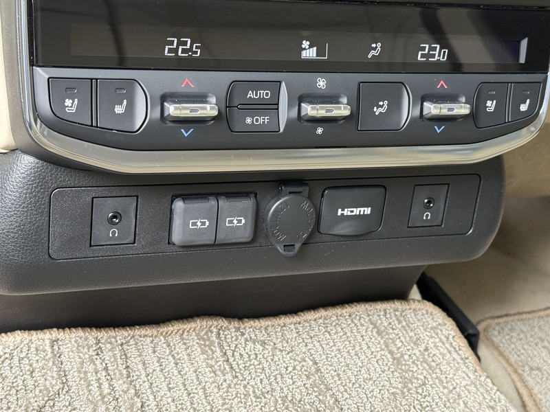 トヨタ:ランドクルーザー200/300