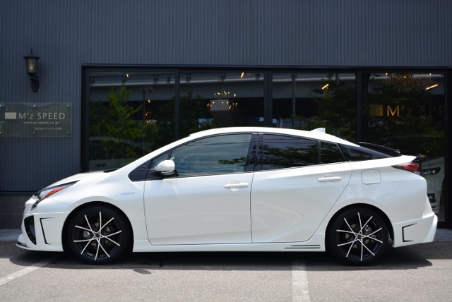 プリウス純正　カスタムミラーエディション◆極美◆　新品タイヤ New Prius] Introducing a rare car with a 2-year wait for