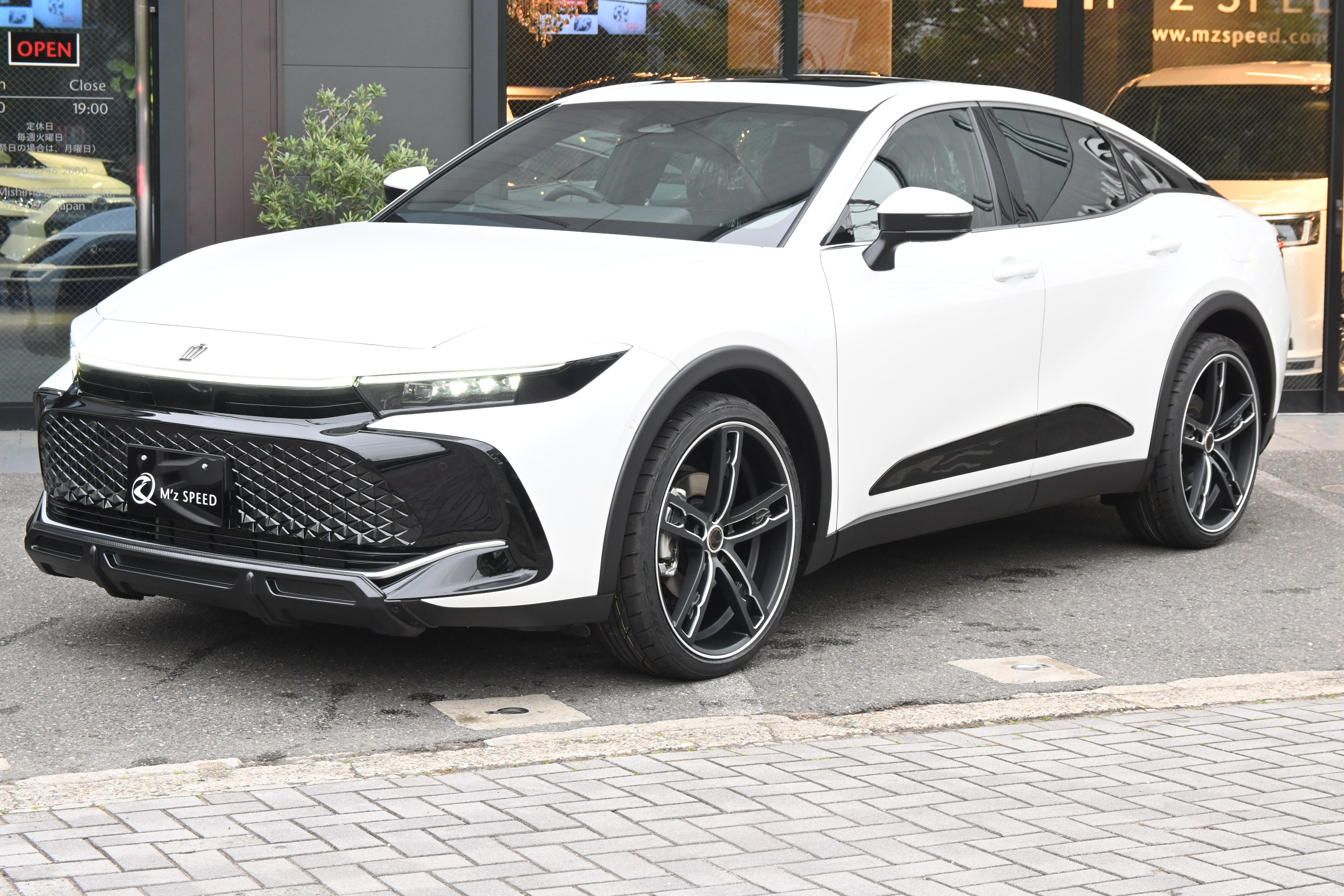 クラウンクロスオーバー【展示車】 4WD CROSSOVER RS ADVANCED