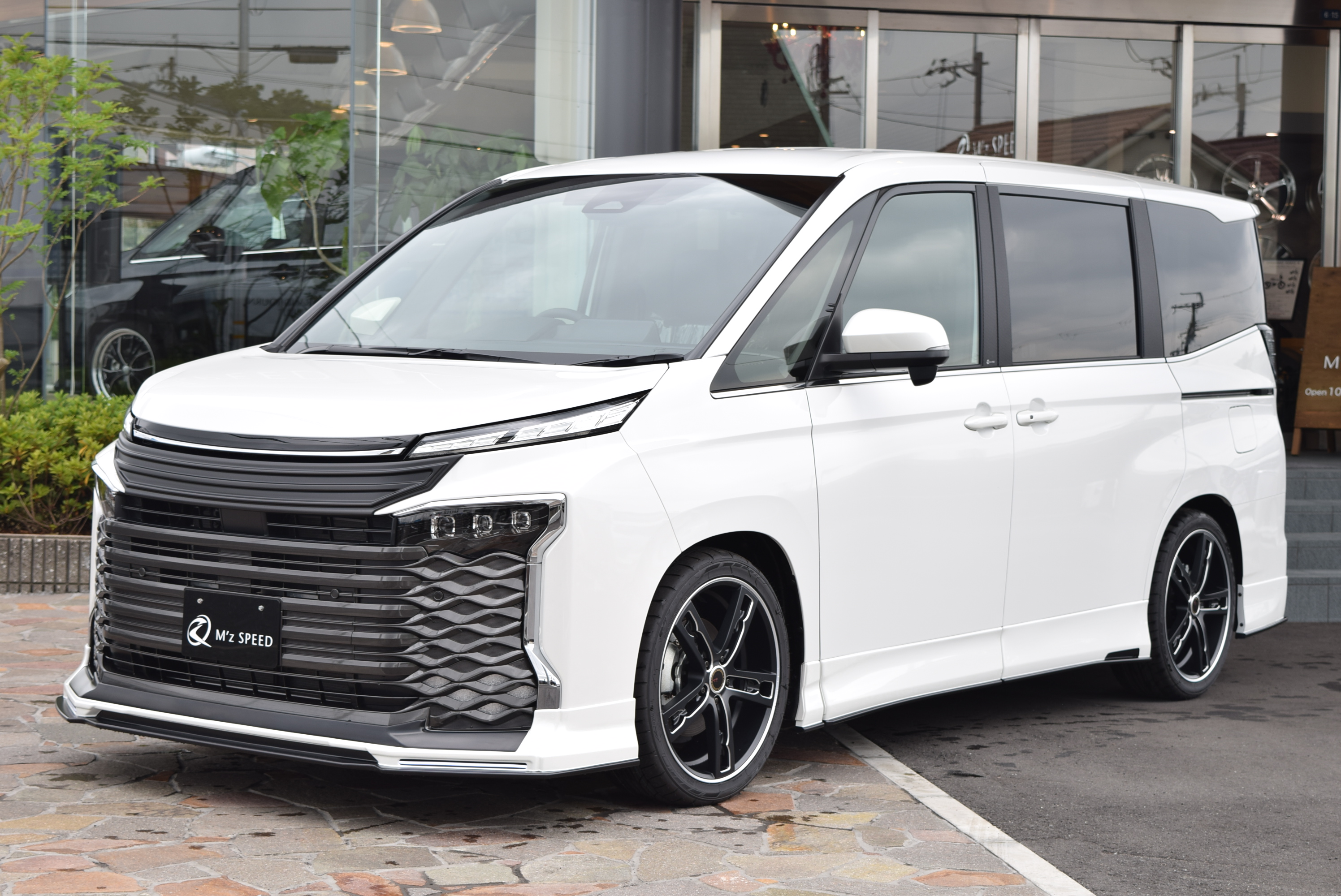 VOXY【展示車】 2WD S-Z 7人乗り
