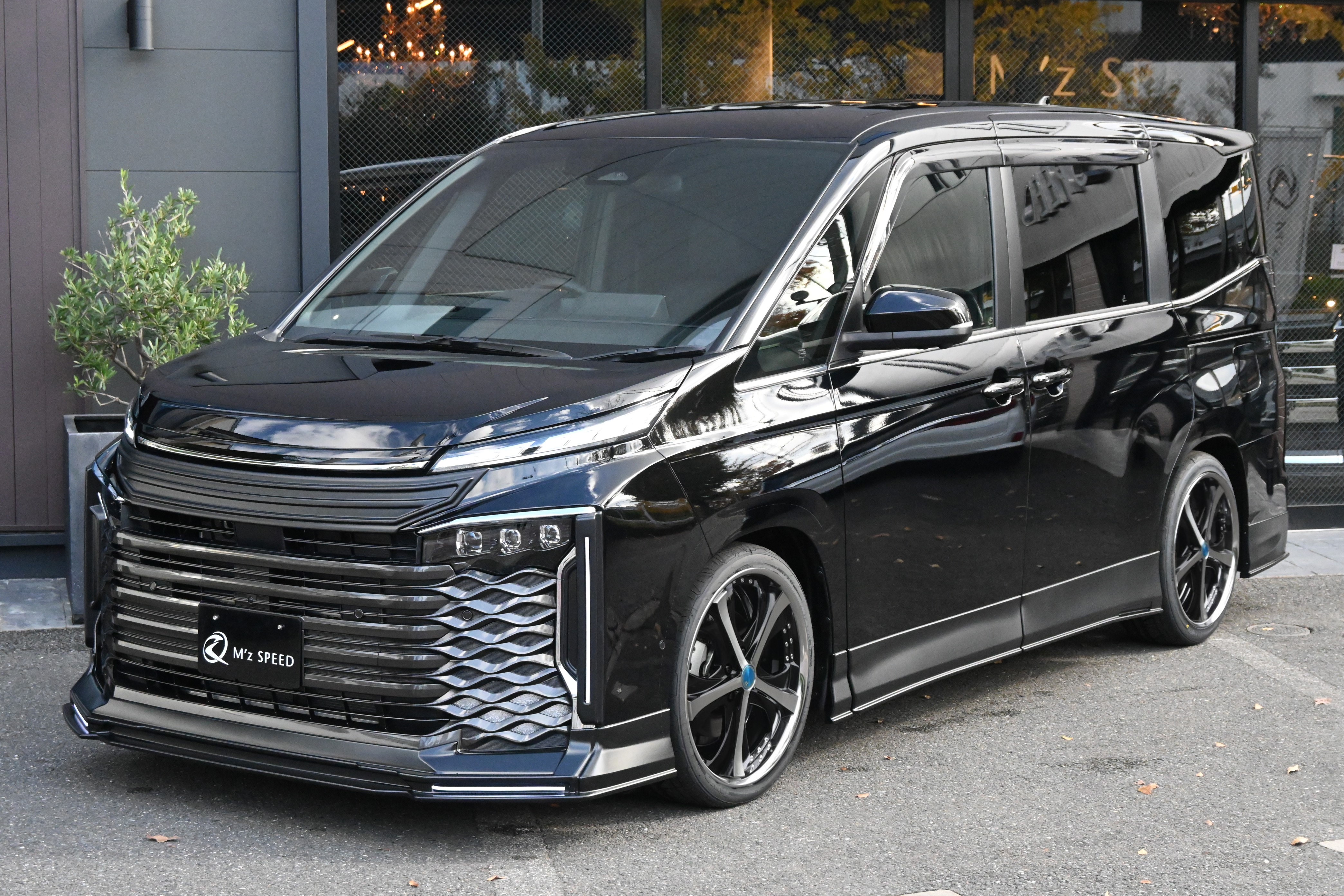 VOXY【展示車両】 2WD S-Z 7人乗り