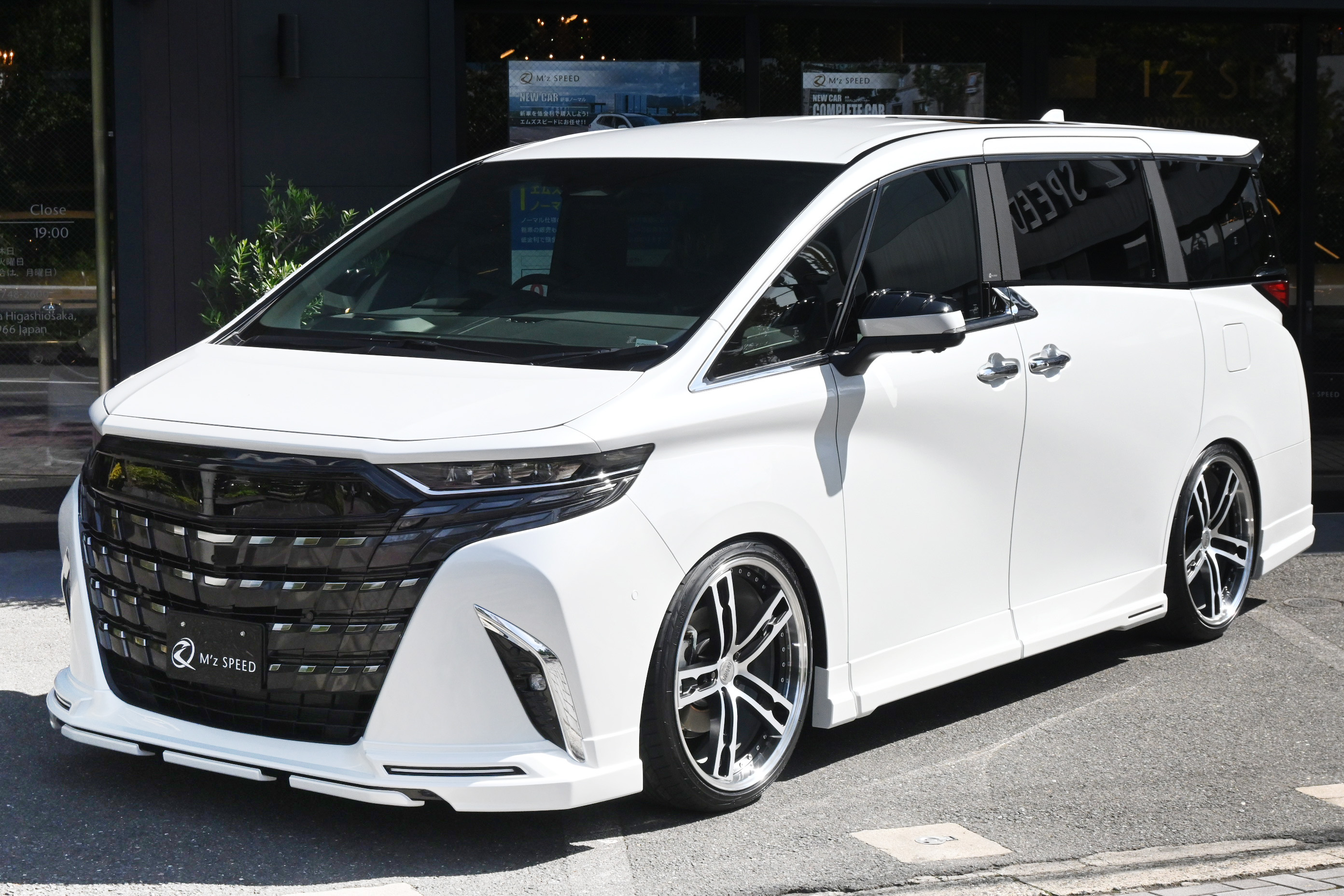 アルファード【展示車両】 2WD HYBRID Z