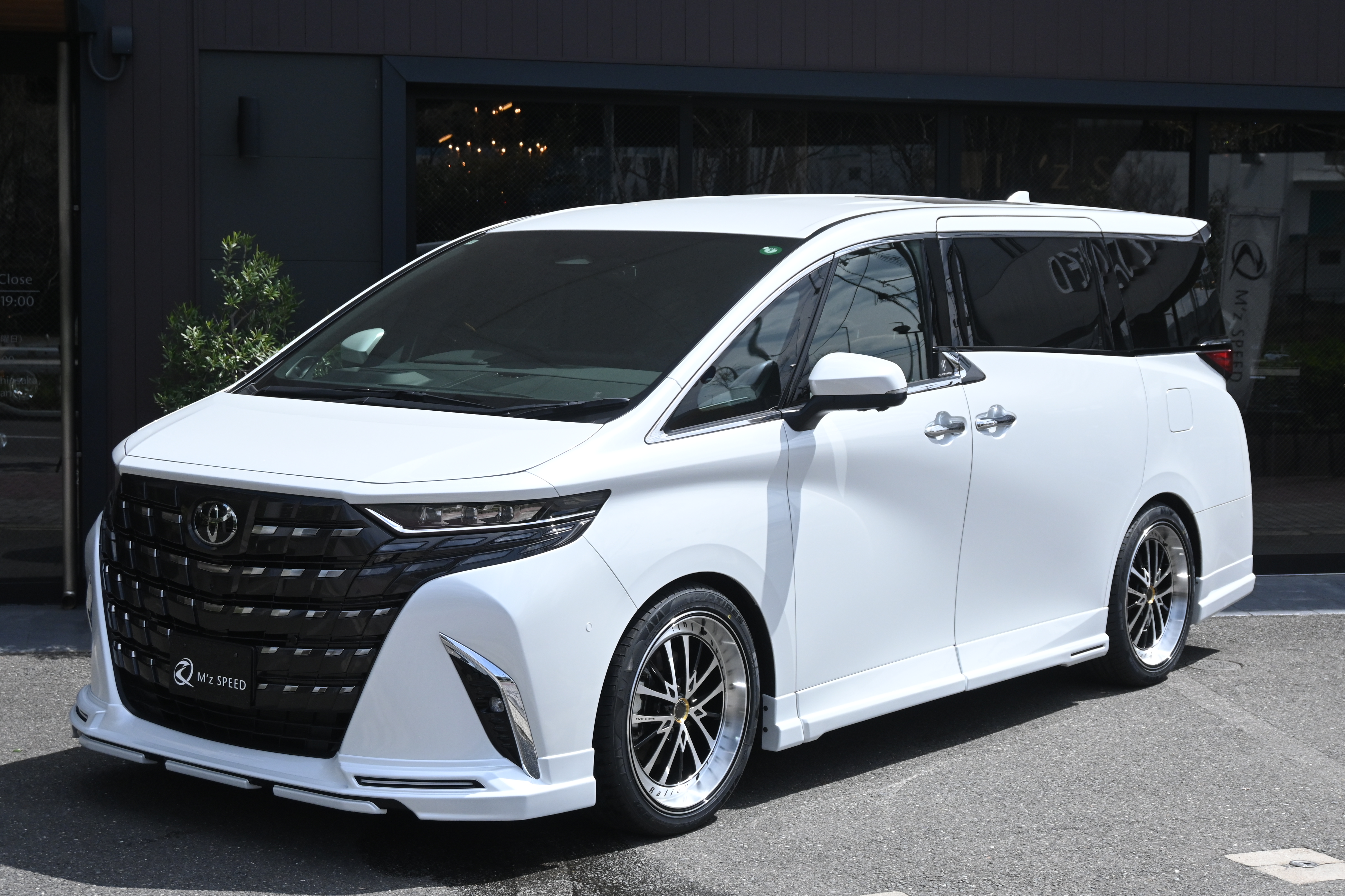 アルファード【展示車両】 2WD HYBRID Executive Lounge 