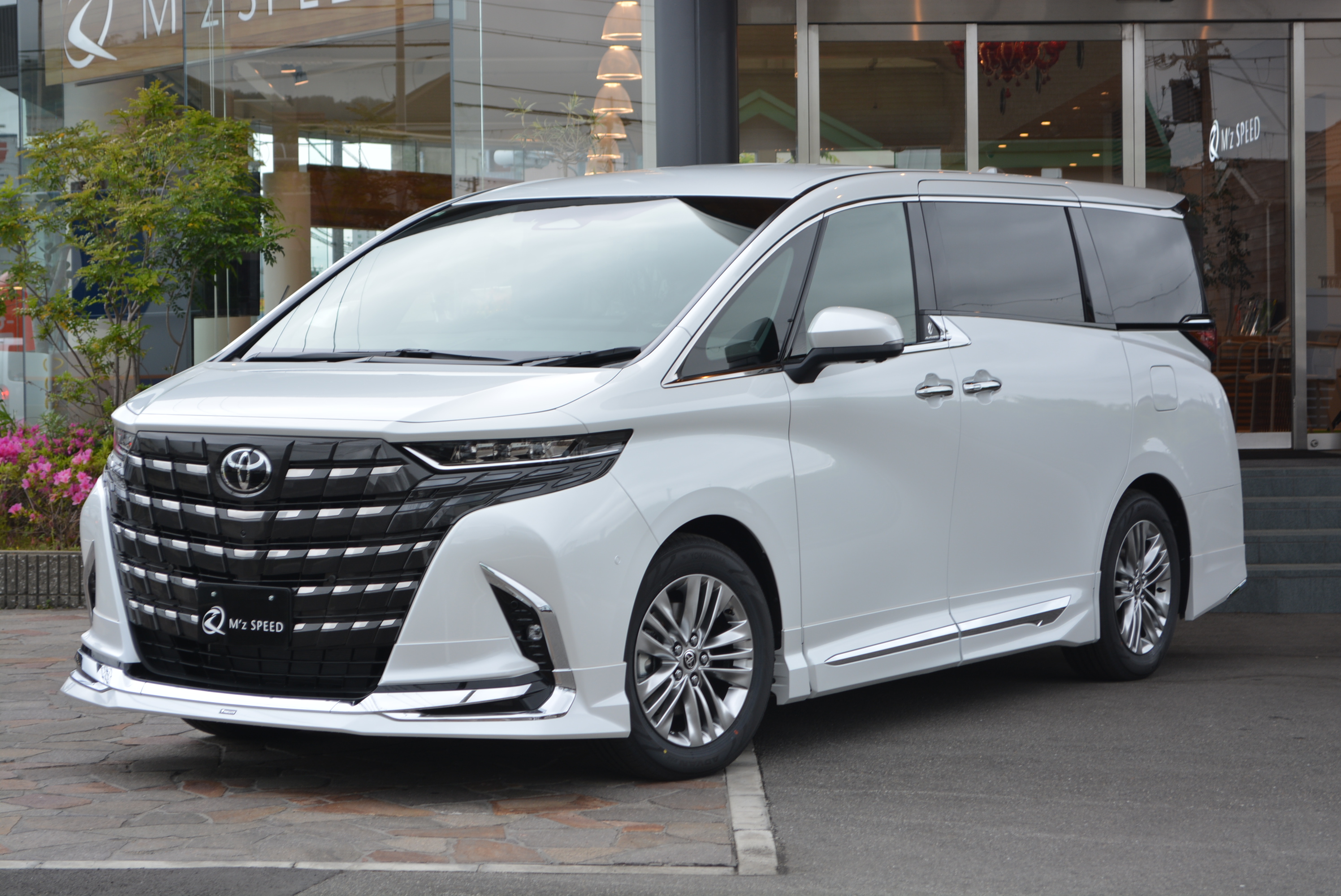 アルファード【展示車】 2WD HYBRID Z