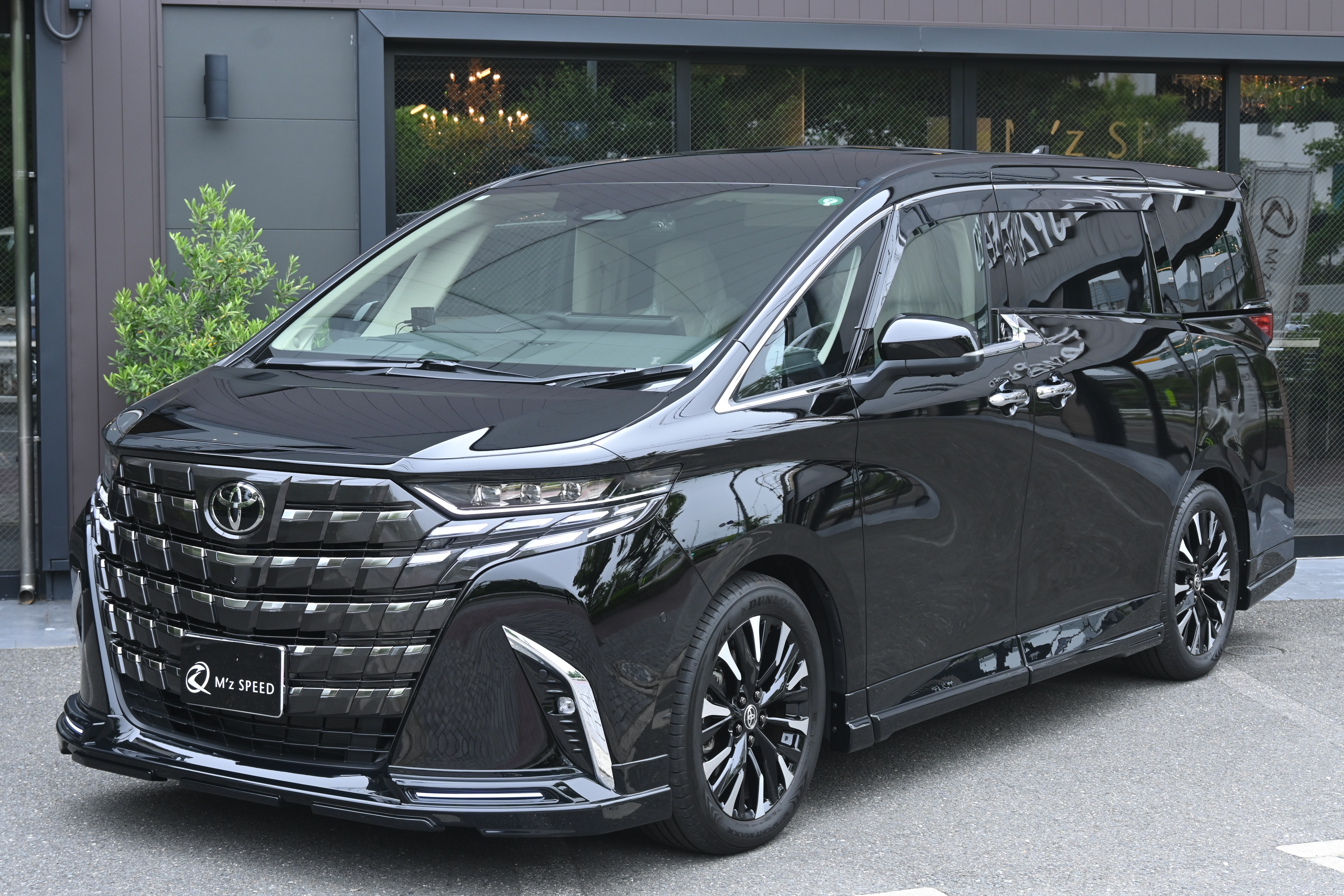 アルファード【展示車両】 4WD HYBRID Executive Lounge