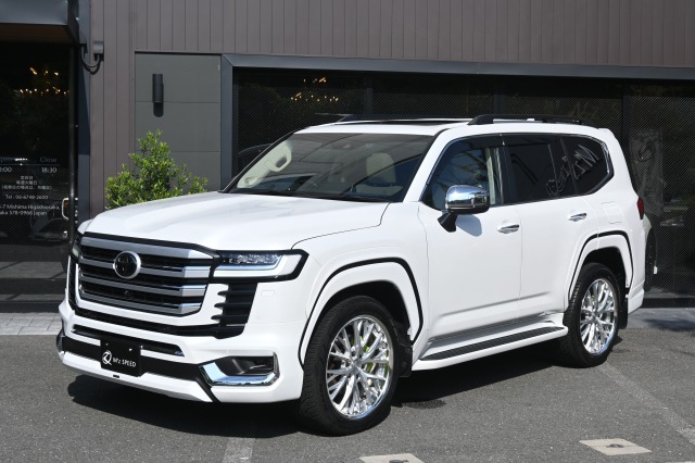 ランドクルーザー300【展示車両】 4WD ZX ガソリン 7人乗り