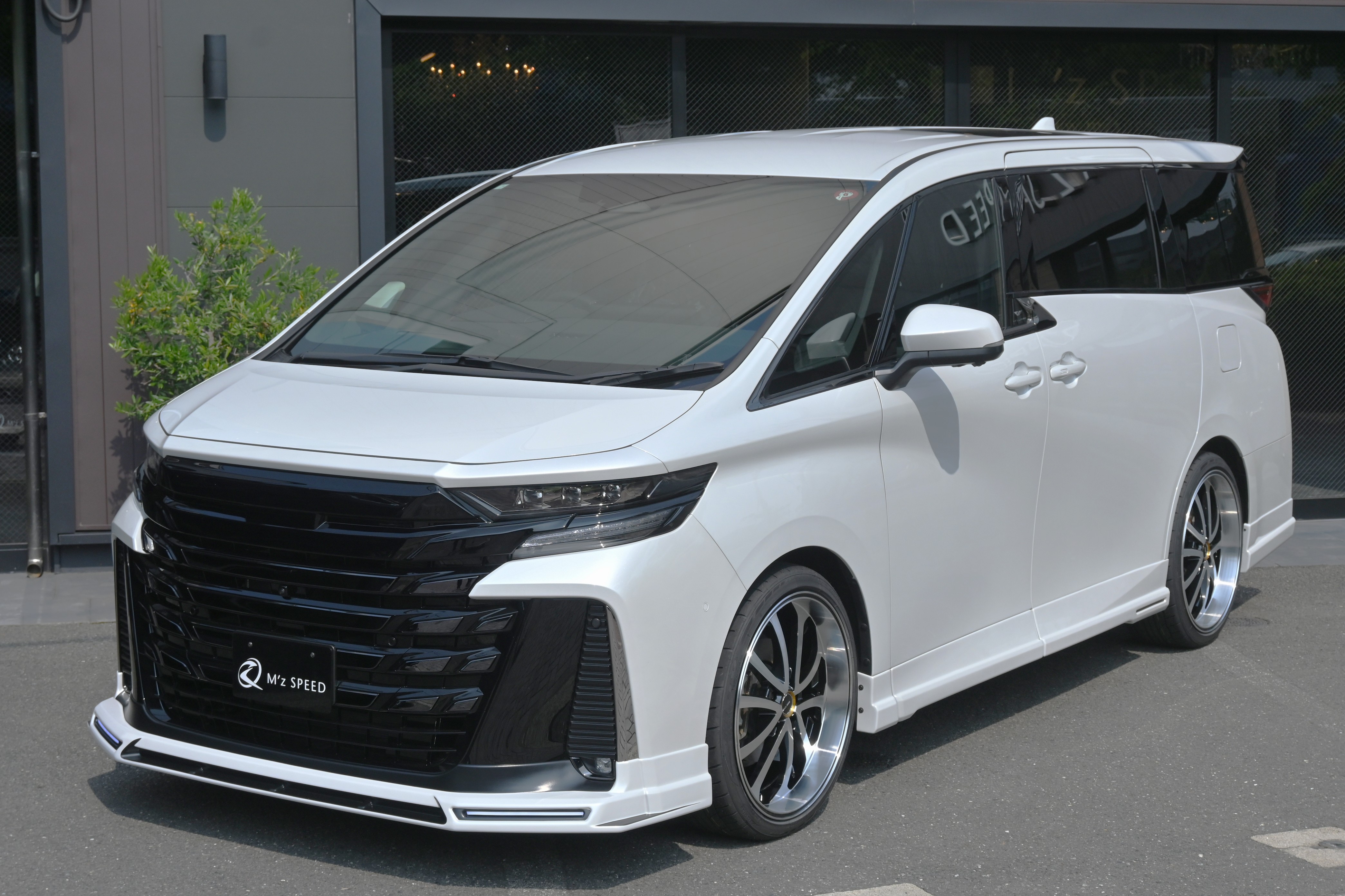 ヴェルファイア【展示車両】 2WD HYBRID Z Premier