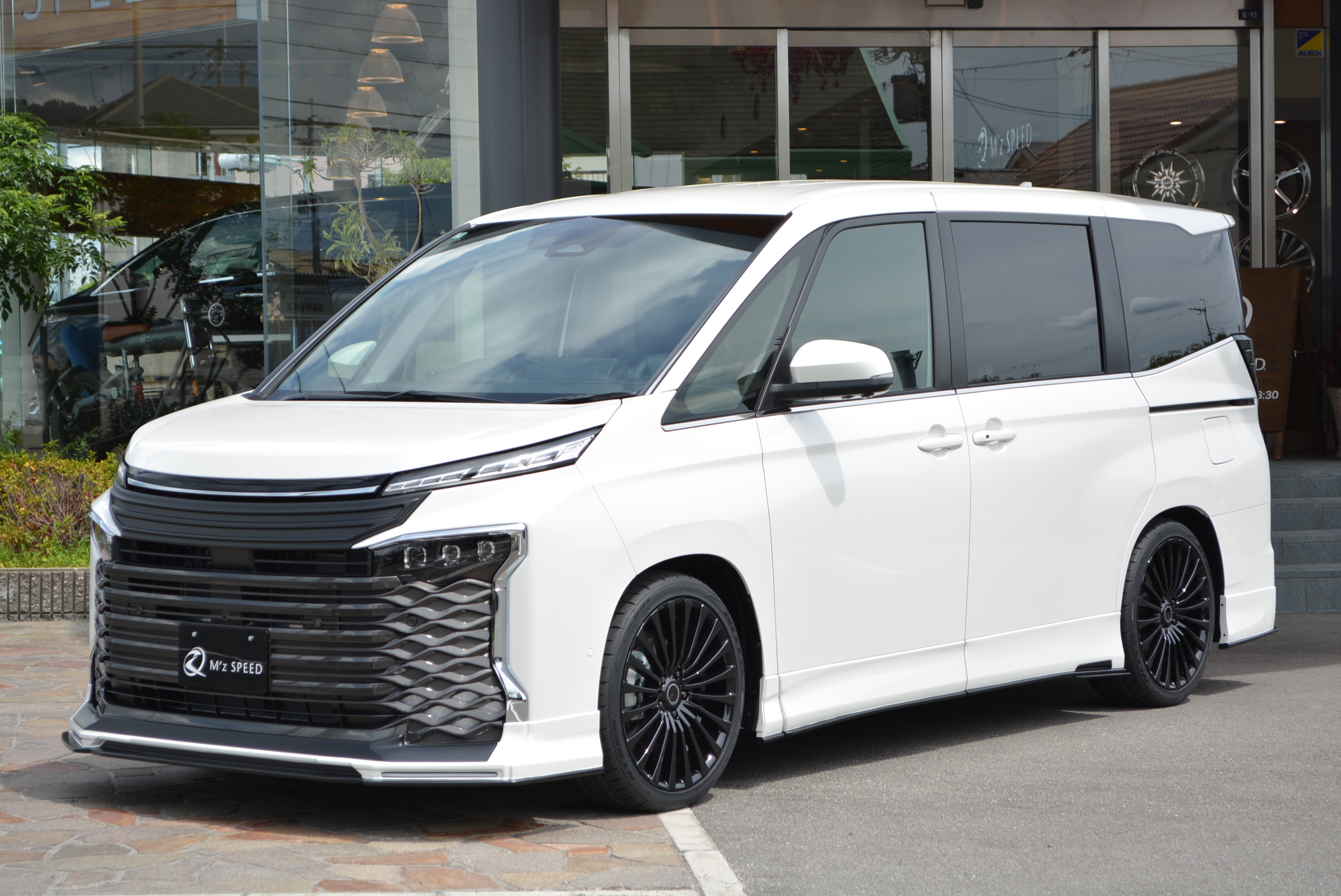 VOXY【展示車】 2WD HYBRID S-Z 7人乗