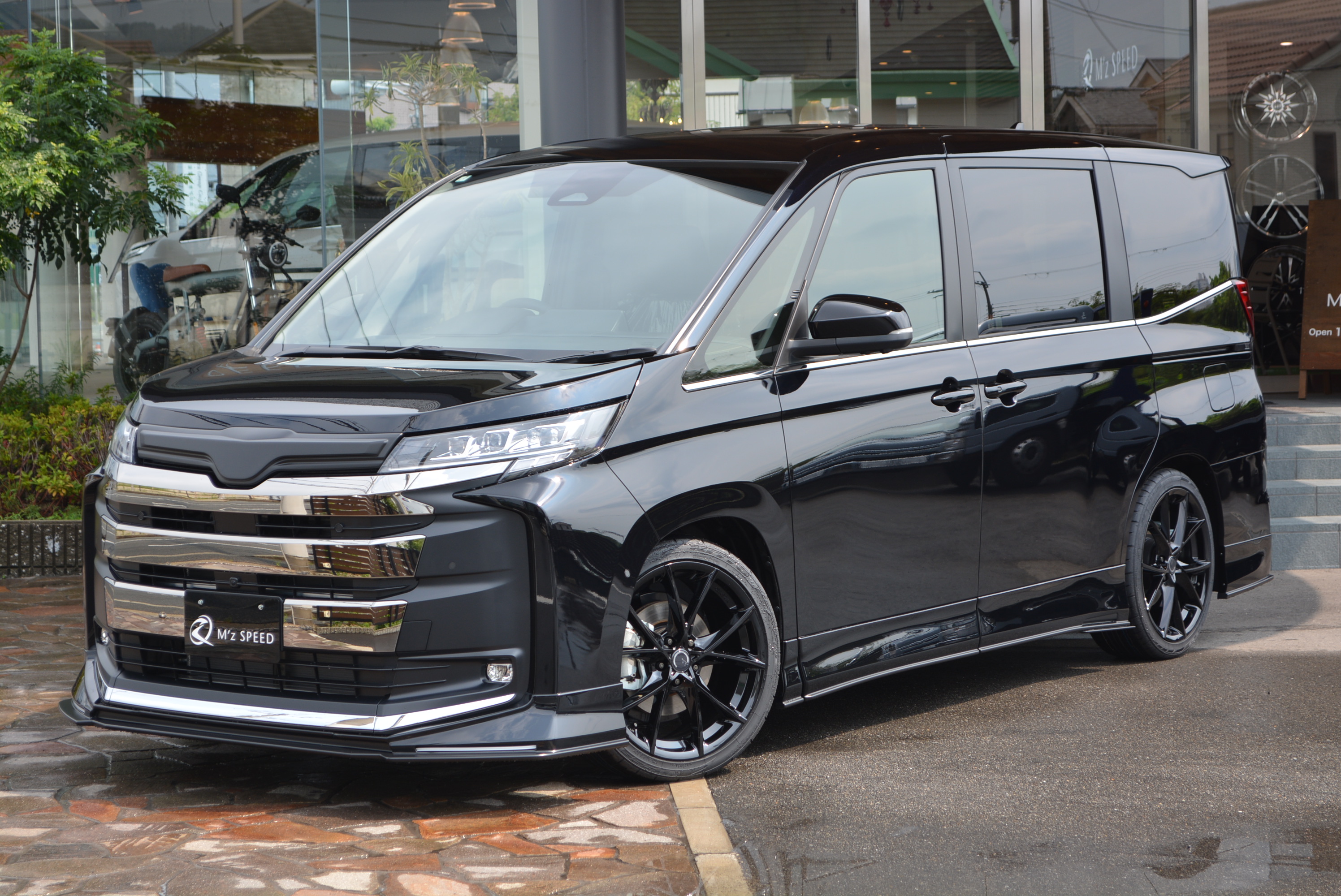 NOAH【展示車】 2WD HYBRID S-Z 7人乗