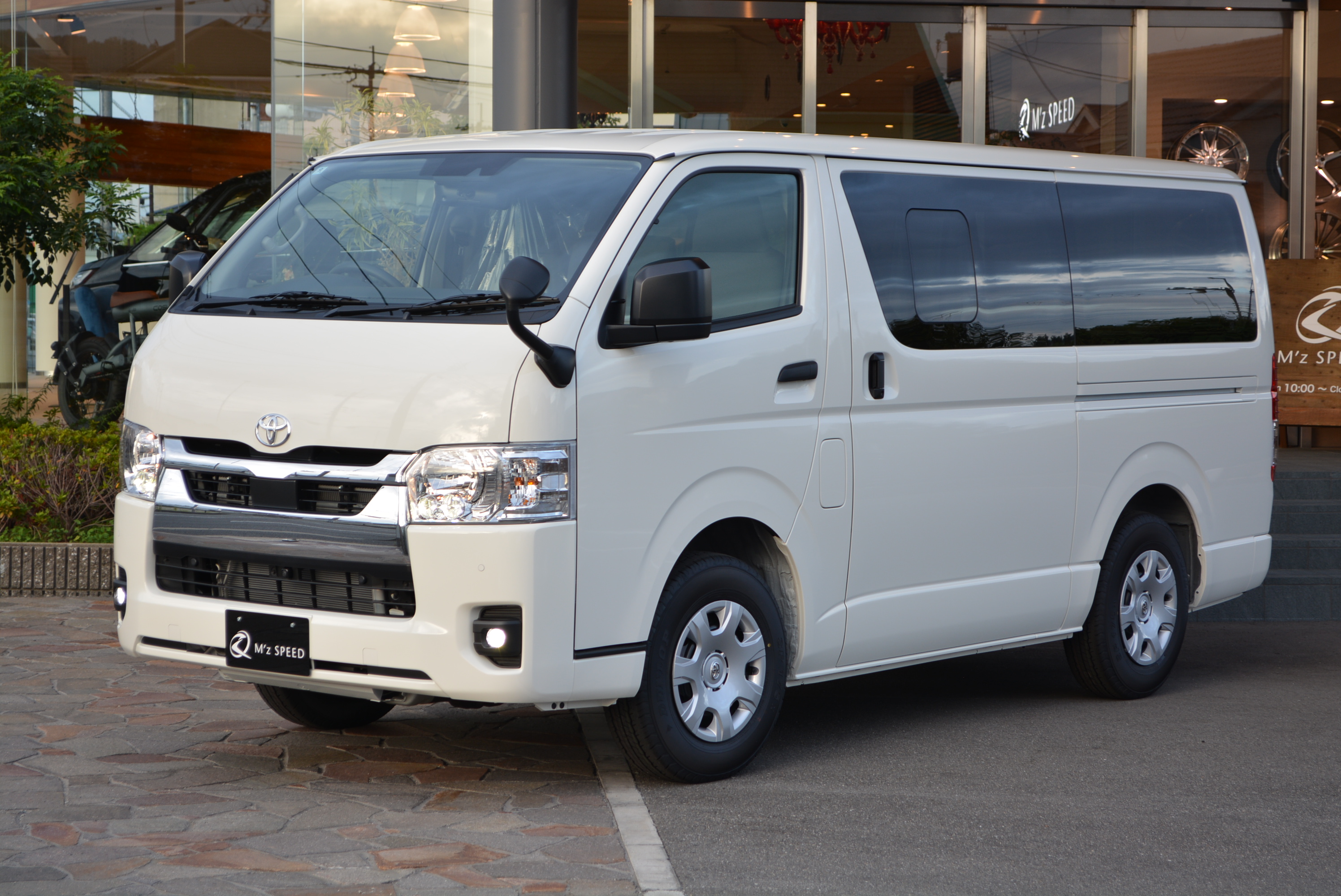ハイエースバン【展示車】 2WD ガソリン DX GLパッケージ