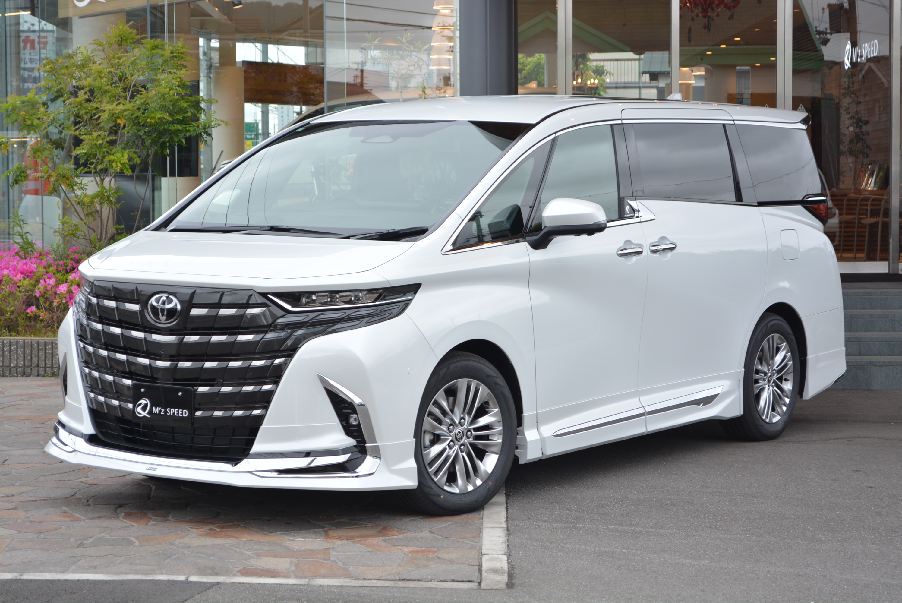 アルファード【展示車】 2WD HYBRID Z