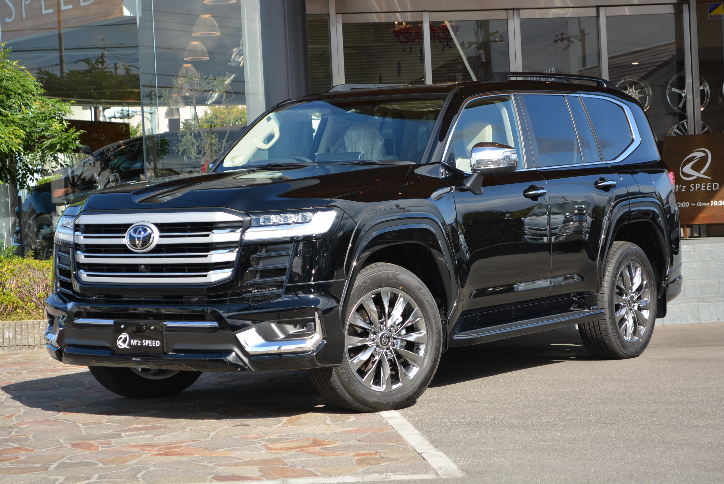 ランドクルーザー300【展示車】 4WD ディーゼル ZX 5人乗