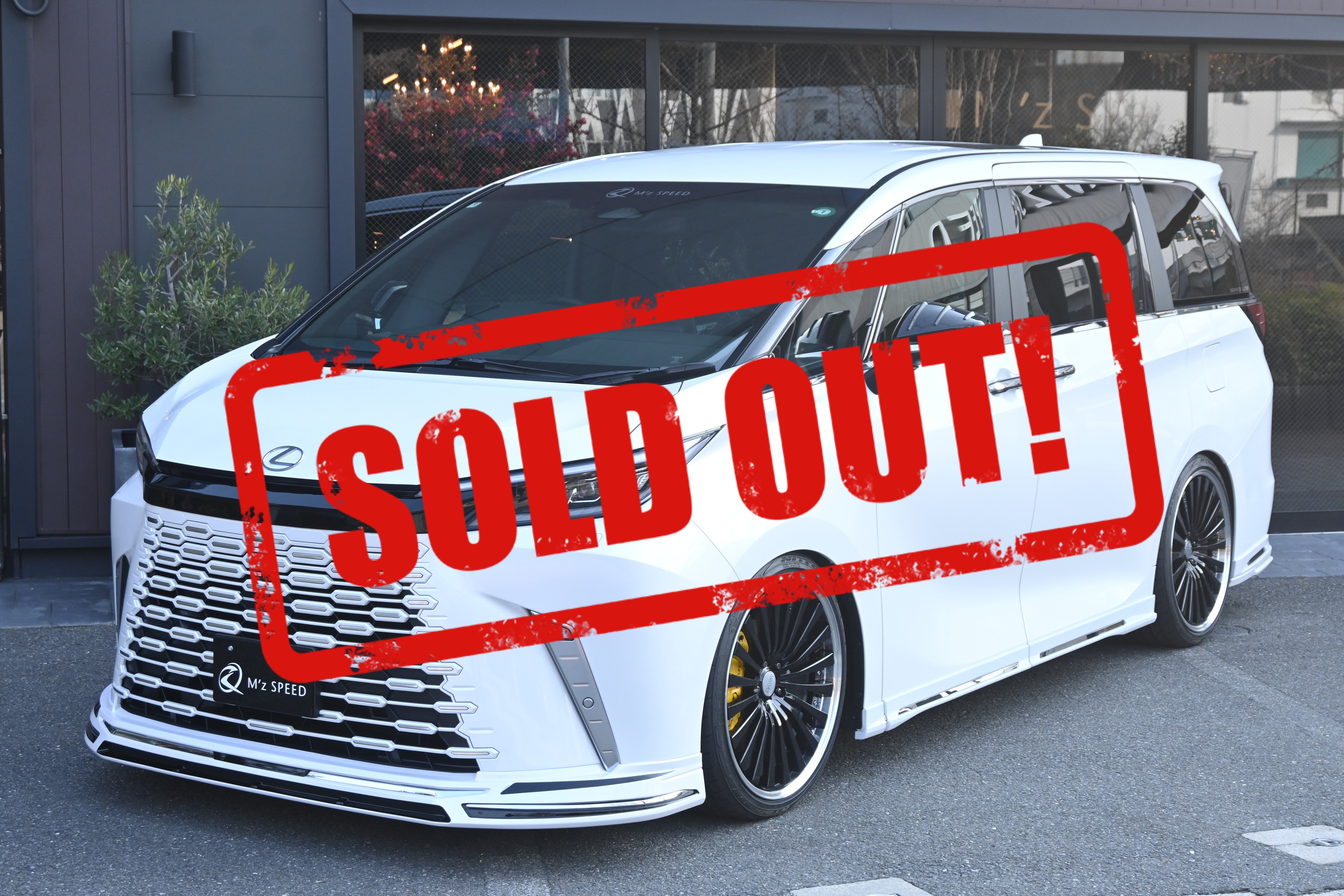 LM【展示車両】 4WD LM500h Version L 6人乗り