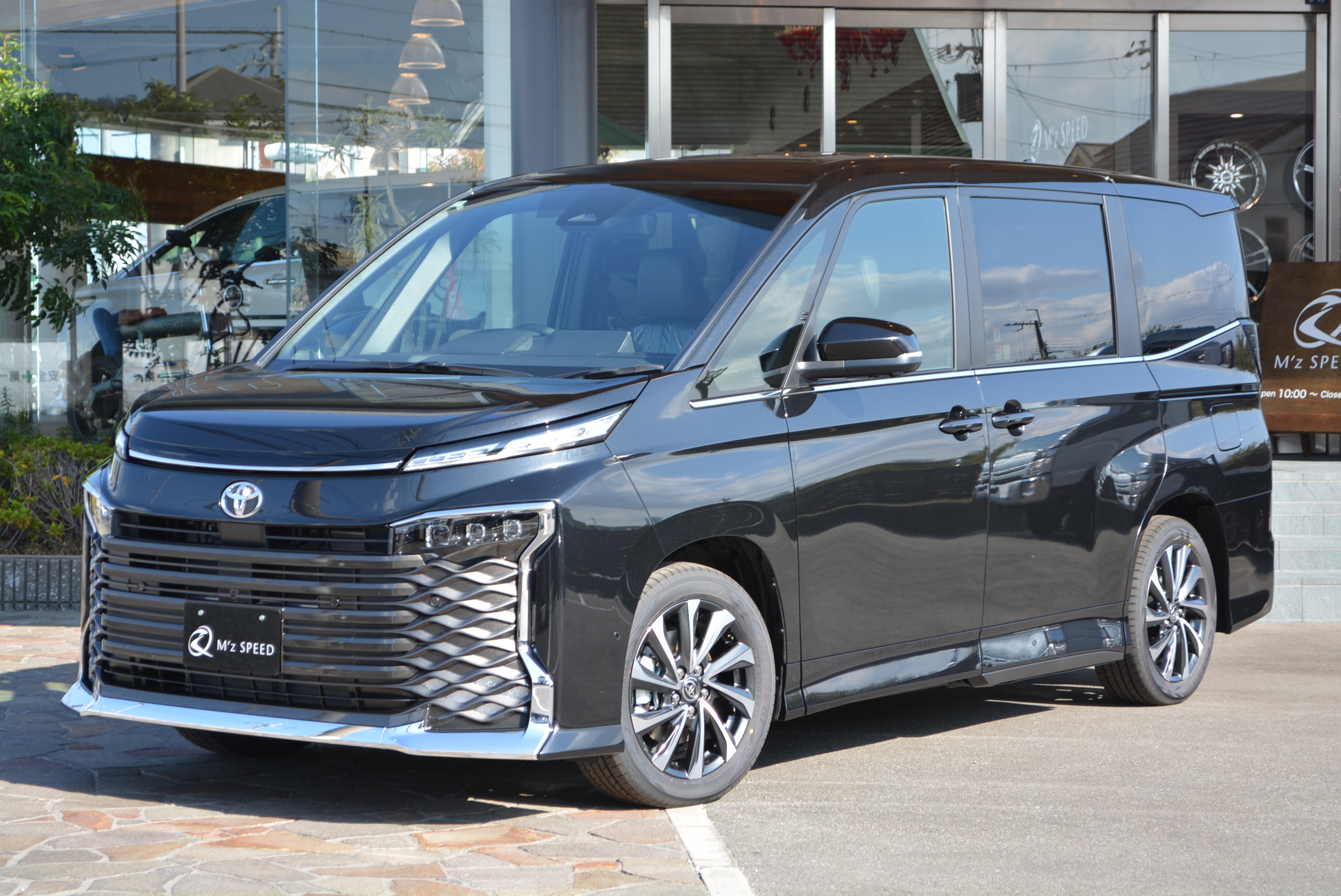 VOXY【在庫車】 2WD HYBRID S-Z 7人乗