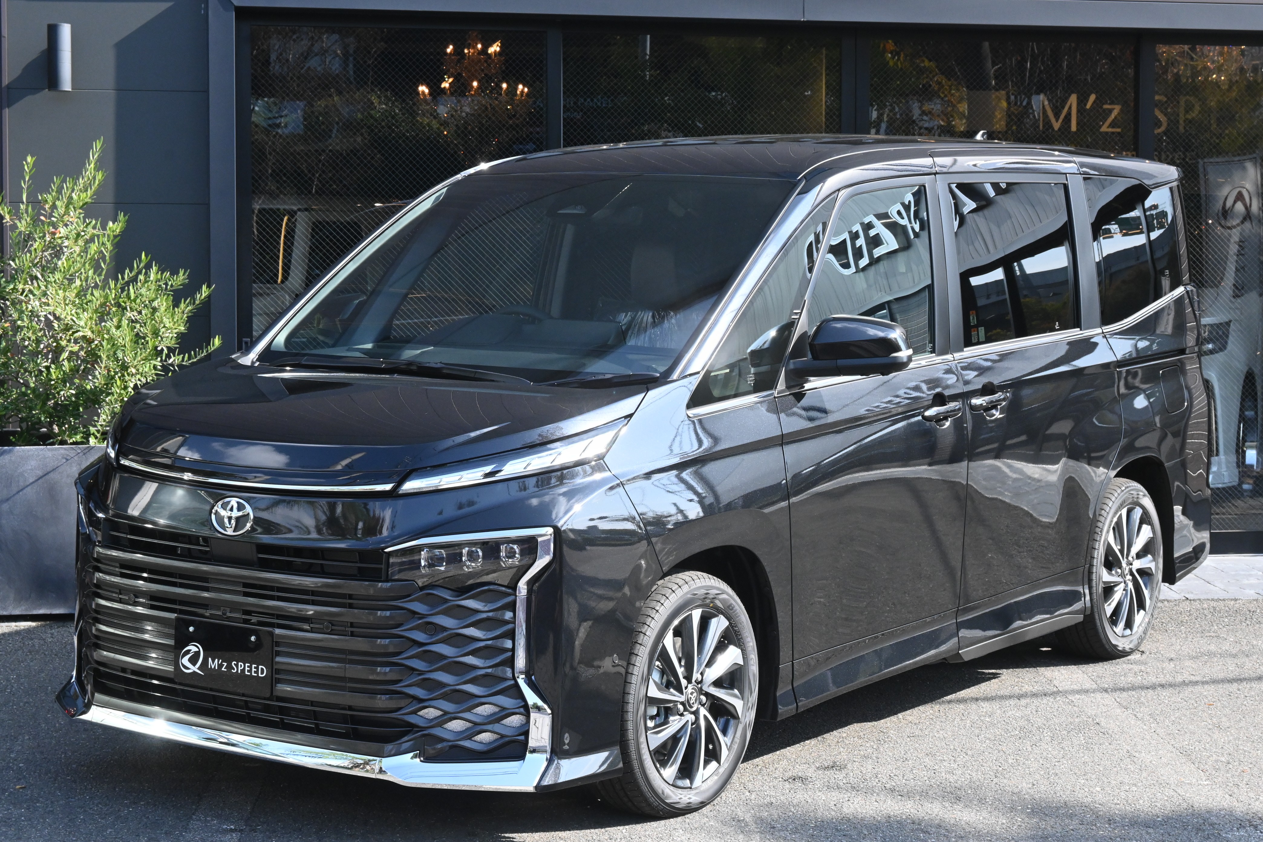 VOXY【展示車両】 2WD HYBRID S-Z 7人乗