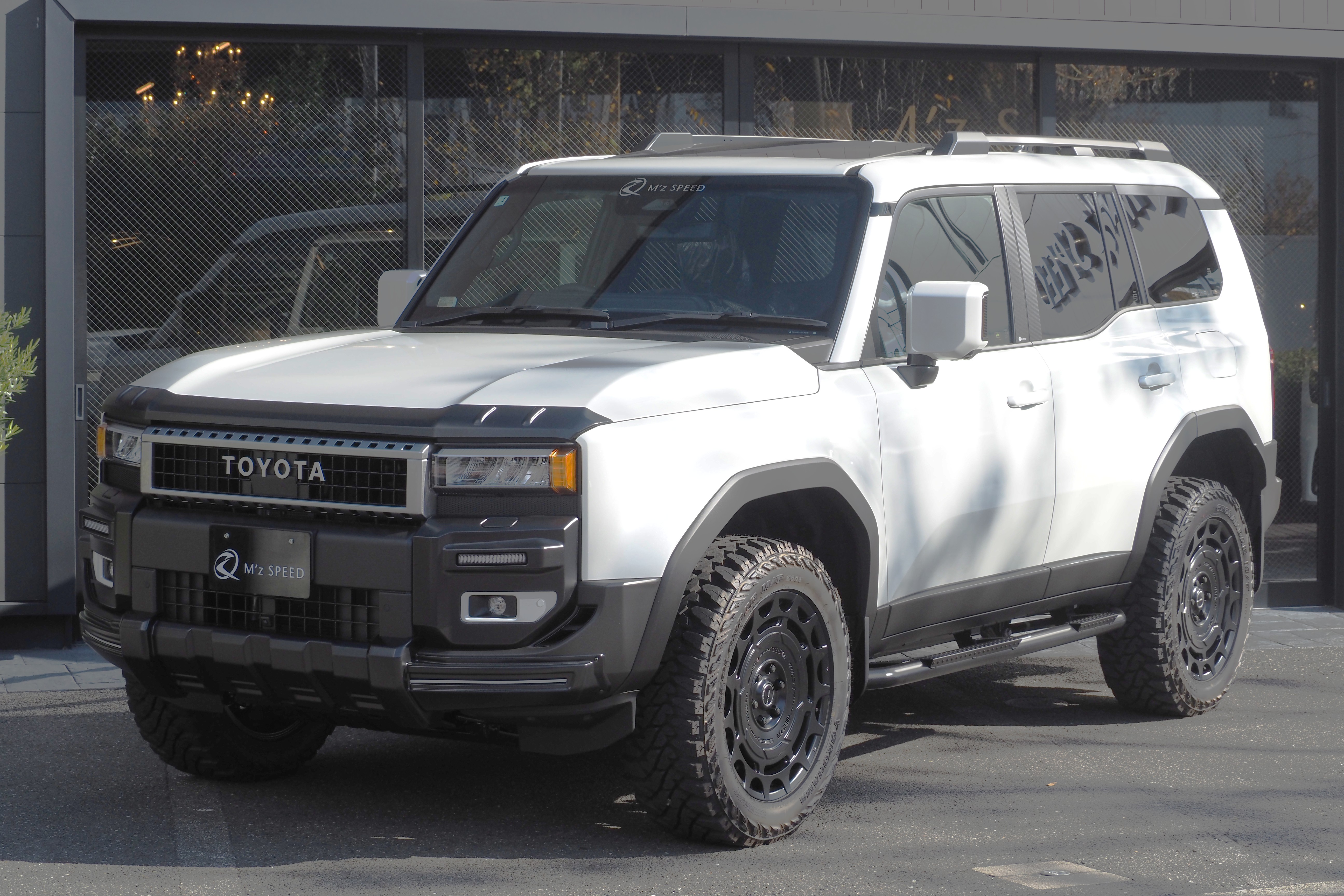 ランドクルーザー250【展示車両】 4WD VX 7人乗り