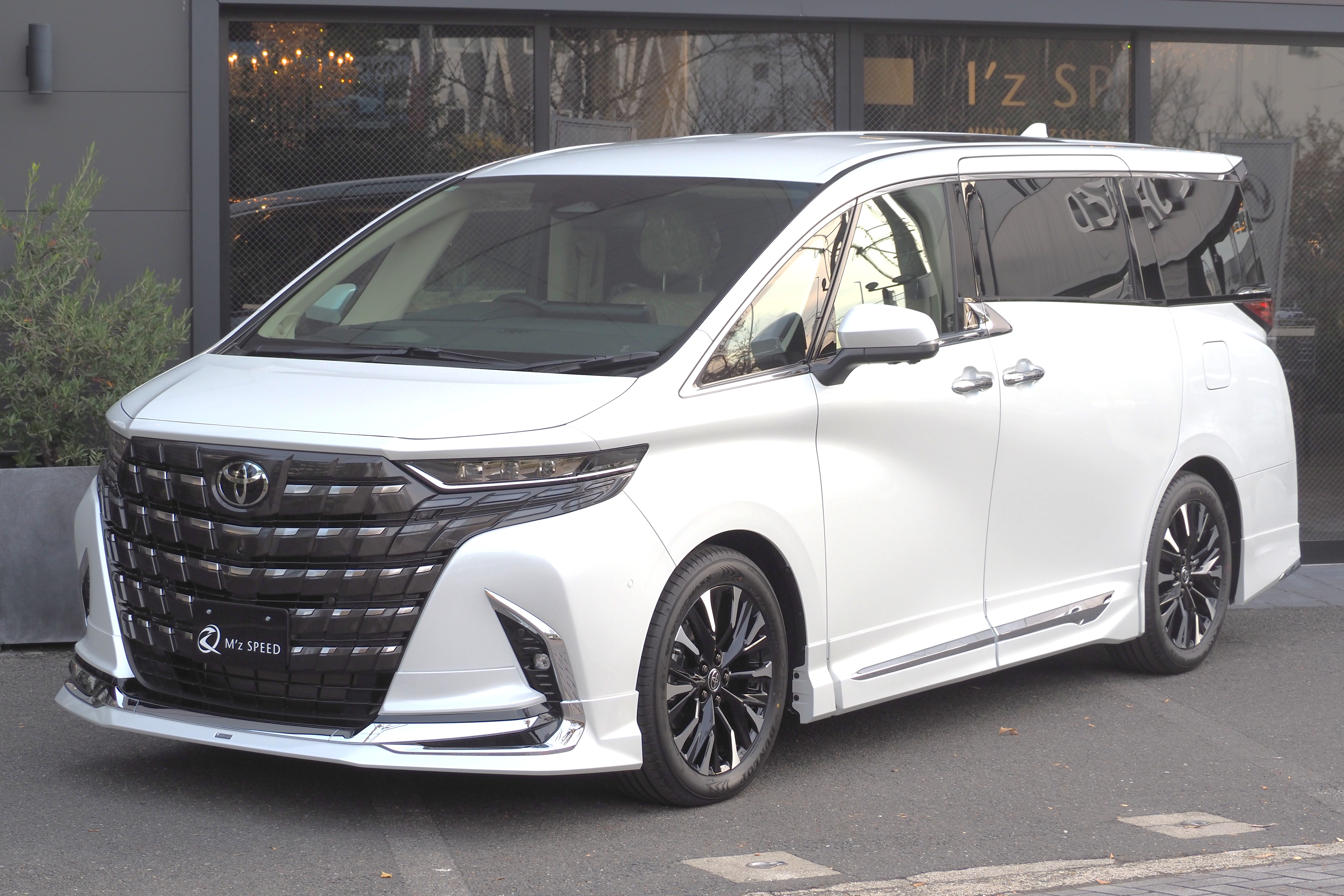 アルファード【展示車両】 4WD HYBRID Executive Lounge