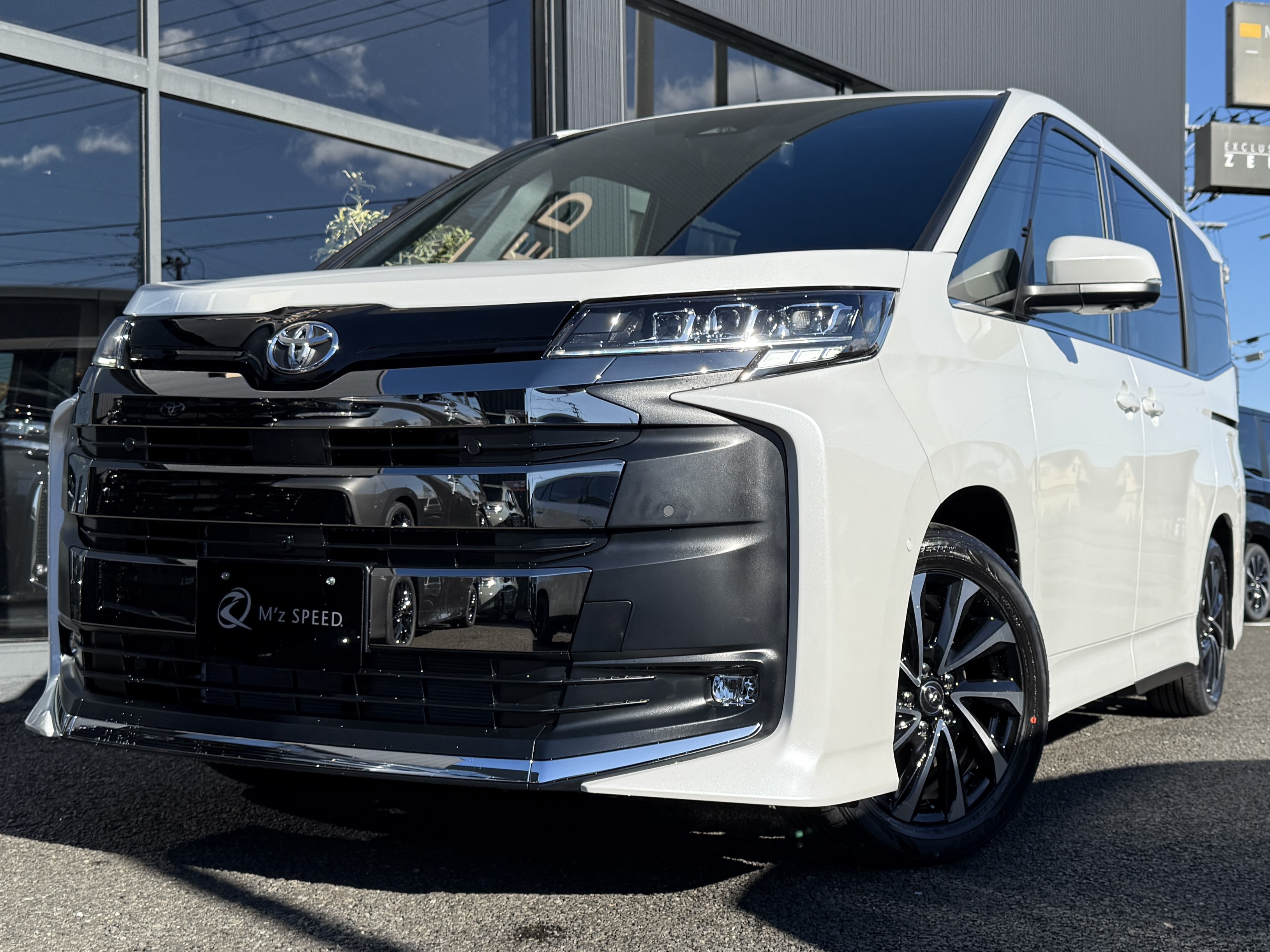 改良後ノア【展示車】 ２ＷＤ　ハイブリッドＳ－Ｚ　Mz仙台店