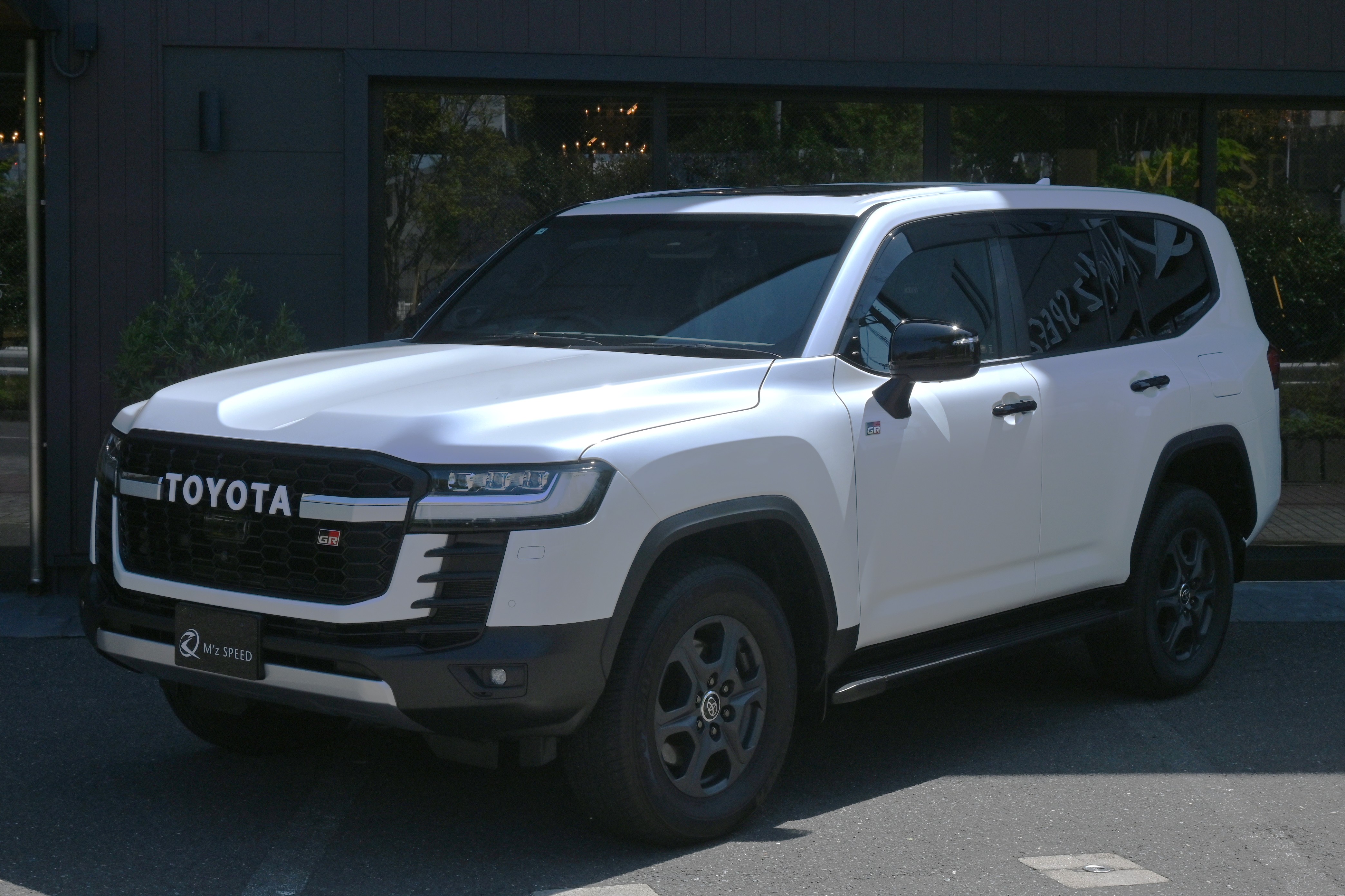 ランドクルーザー300【展示車両】 GR SPORT 7人乗