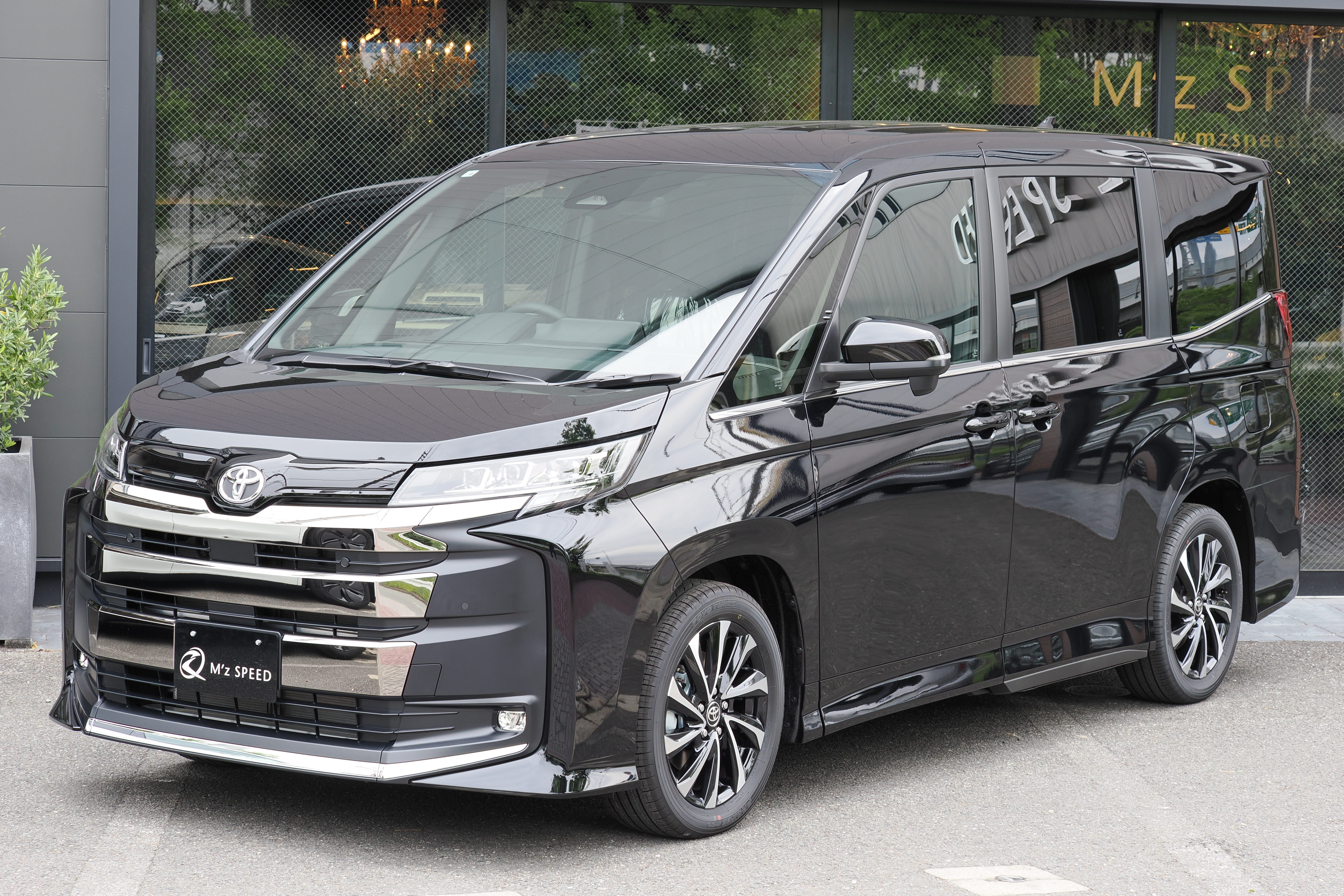 ノア【展示車両】 2WD S-Z 7人乗