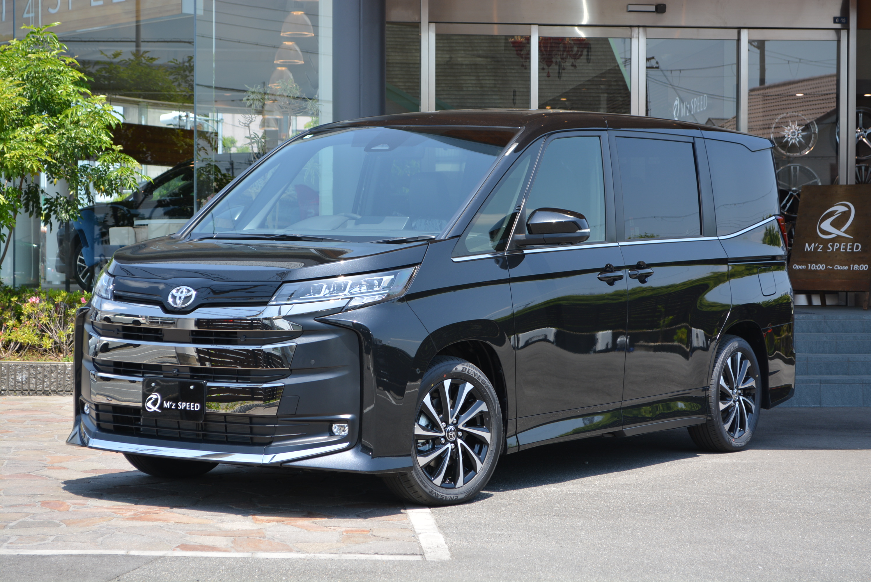 NOAH【展示車】 2WD HYBRID S-Z 7人乗