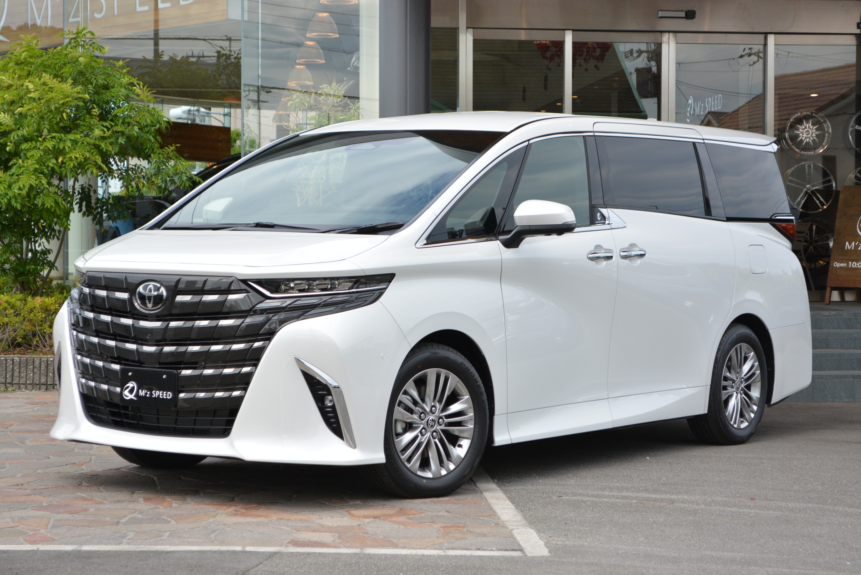 アルファード【展示車】 2WD HYBRID Z