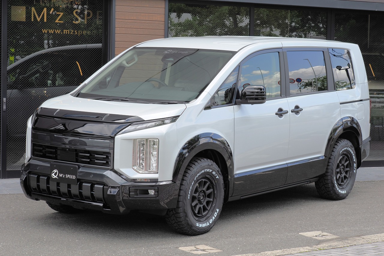 デリカＤ:５【展示車両】 4ＷD ディーゼル P 8人乗り