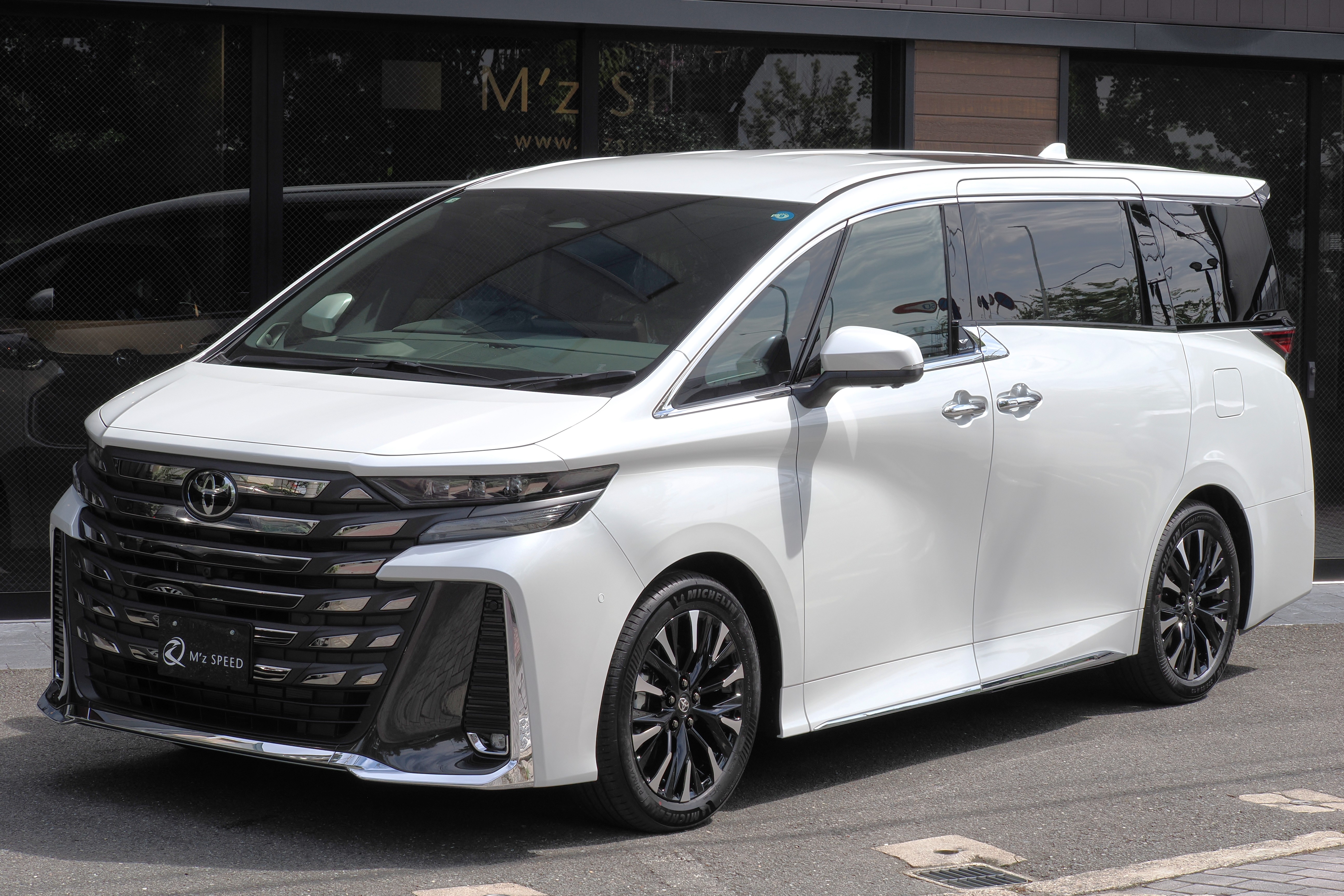 ヴェルファイア【展示車両】 4WD HYBRID Executive Lounge