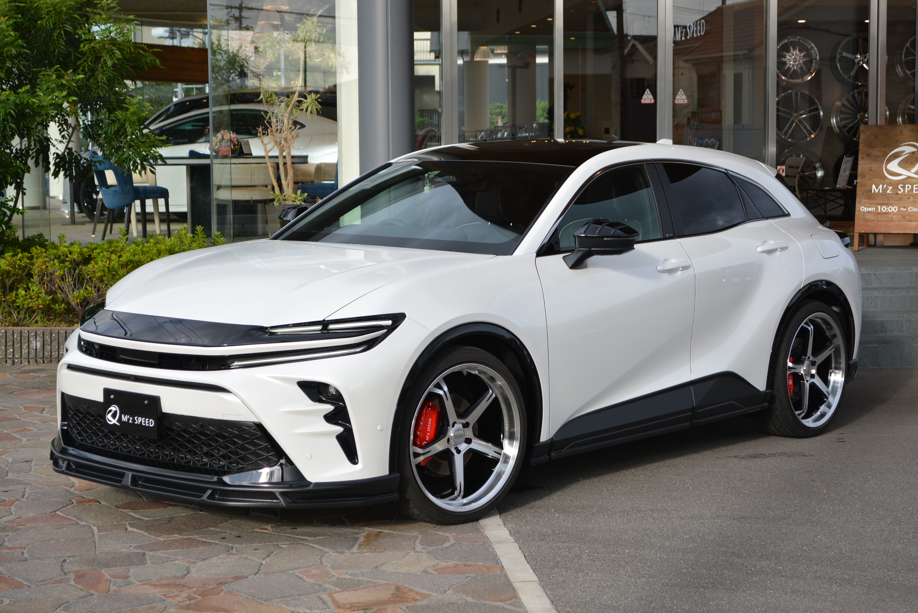 クラウンスポーツ【展示車】 4WD SPORT Z
