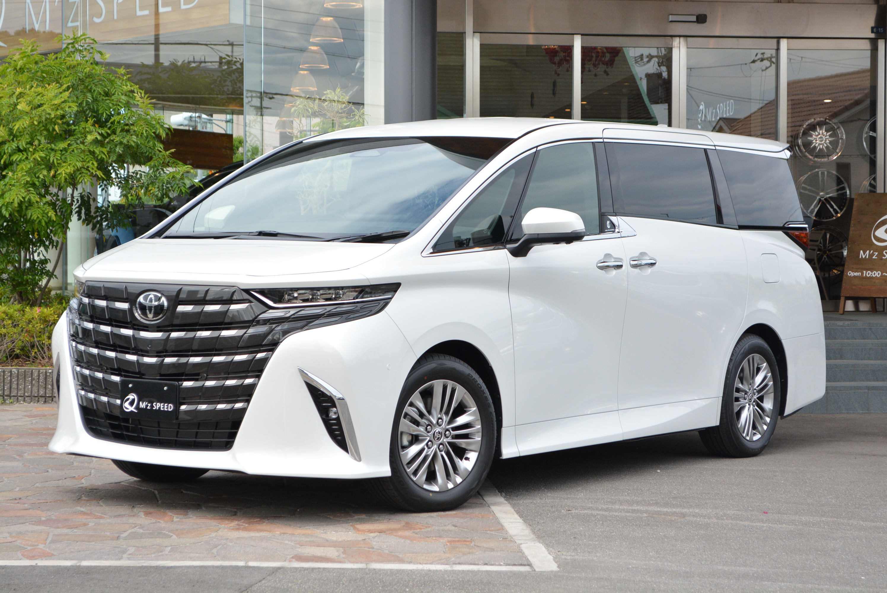 アルファード【展示車】 2WD HYBRID Z